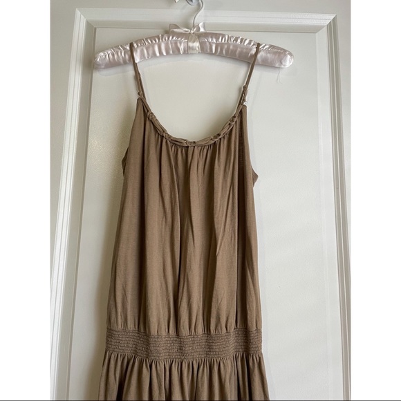 Basic tan dress - Picture 2 of 5